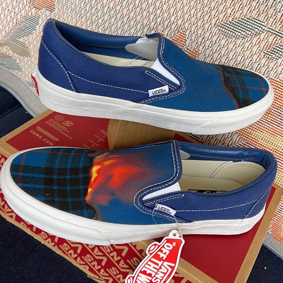 Vans WMNS Classic Slip-0n
Big Reveal Classics Navy/
VN000XG81P4
Sneakers - Picture 11 of 16